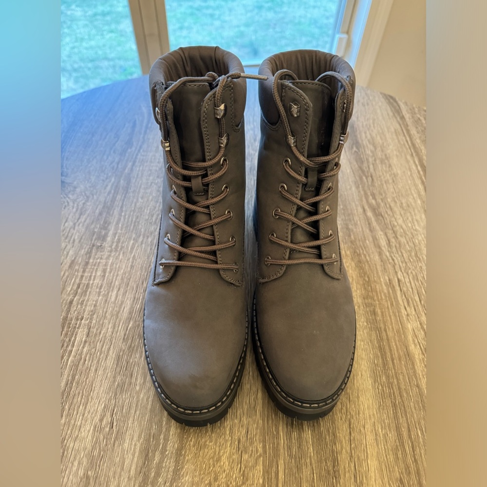 Women boots - Picture 1 of 4